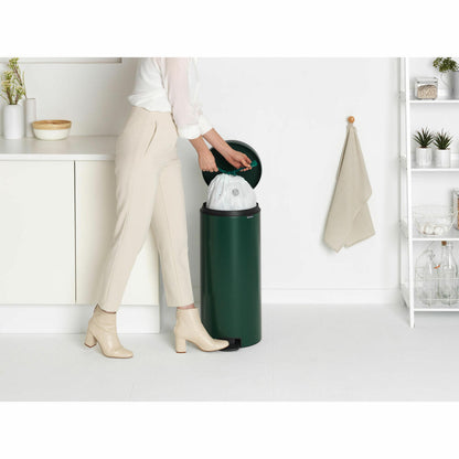 Brabantia Treteimer NewIcon, Abfalleimer, Mülleimer, Stahl, Pine Green, 30 L, 304088